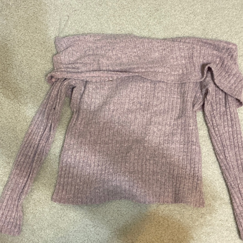 Off shoulder tight sweater